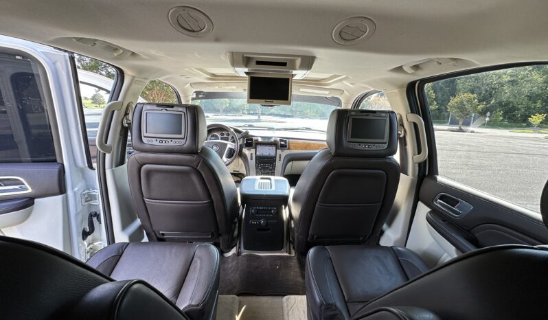 
								Cadillac Escalade Platinum 2010 full									