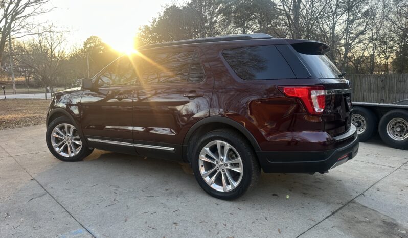 
								2019 Ford Explorer XLT full									